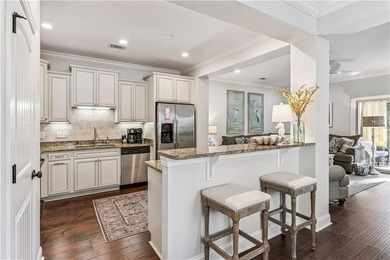 End unit with a large backyard and screened porch in Mariners - photo 5