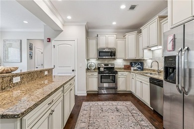 End unit with a large backyard and screened porch in Mariners - photo 9