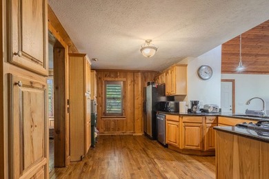 Welcome to a perfect getaway or year around lake home! This - photo 14