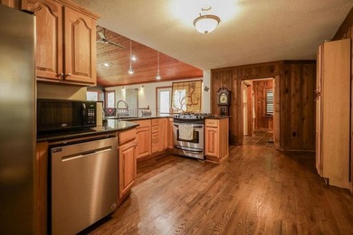 Welcome to a perfect getaway or year around lake home! This - photo 15