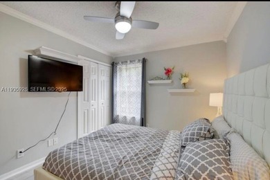 Beautiful renovated five bedroom with private gated community - photo 20