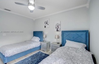 Beautiful renovated five bedroom with private gated community - photo 26