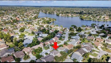 Beautiful renovated five bedroom with private gated community - photo 32