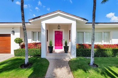 Ideally positioned in the coveted North End of Palm Beach Island - photo 2