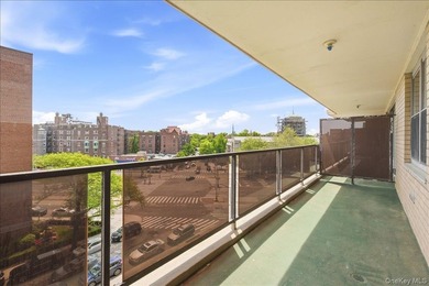 Big Terrace, Bigger Potential at the Kennedy House! Welcome to - photo 15