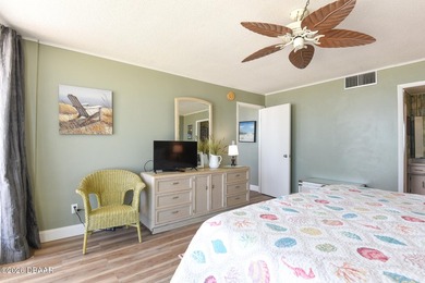 Oceanfront Ocean Views. Furnished. New pool, New seawall, direct - photo 18