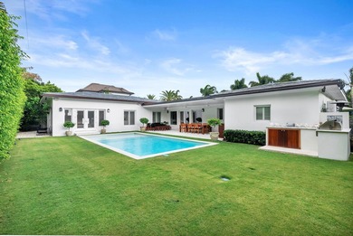 Ideally positioned in the coveted North End of Palm Beach Island - photo 8