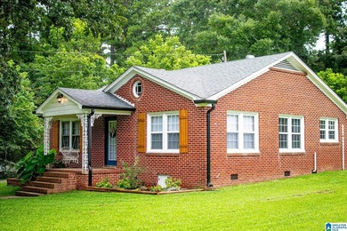 Beautifully updated and move-in ready, this 3-bedroom, 2-bath - photo 4