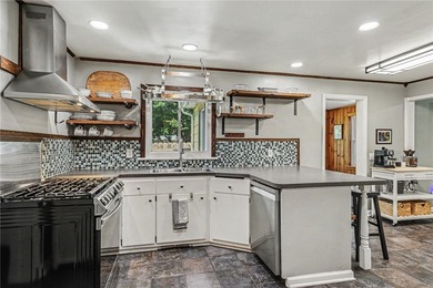 Welcome home to this spacious and beautifully updated 1,499 sq - photo 11
