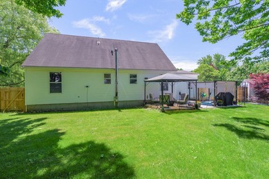 Welcome to 15 Nevelson Street, a well maintained 2002 built Cape - photo 3