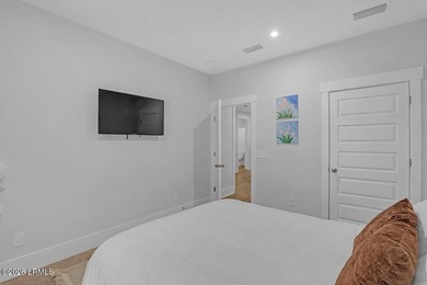 Sharp, stylish, and completely upgraded, this Midpoint at New - photo 29