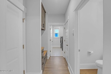 Sharp, stylish, and completely upgraded, this Midpoint at New - photo 34