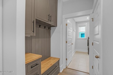 Sharp, stylish, and completely upgraded, this Midpoint at New - photo 35