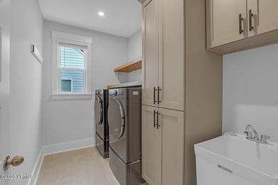 Sharp, stylish, and completely upgraded, this Midpoint at New - photo 36