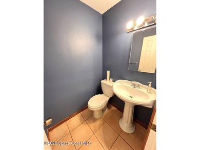 Bright and airy, Spacious well-maintained Duplex just a couple - photo 13