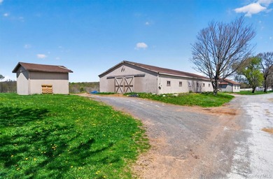 This full service equestrian facility, in the Montogmery area of - photo 17