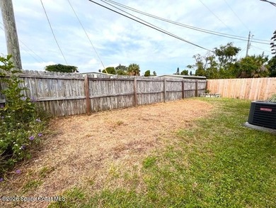 Bright and airy, Spacious well-maintained Duplex just a couple - photo 17