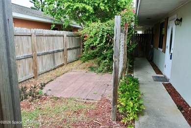 Bright and airy, Spacious well-maintained Duplex just a couple - photo 18