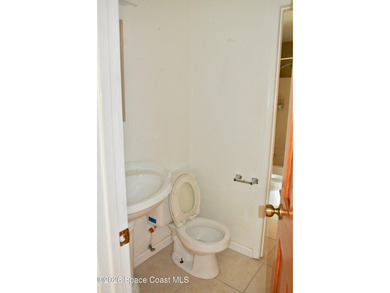 Bright and airy, Spacious well-maintained Duplex just a couple - photo 24