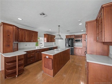 Experience an extraordinary waterfront lifestyle from one of - photo 31