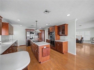 Experience an extraordinary waterfront lifestyle from one of - photo 32