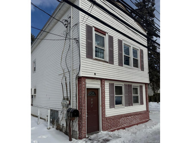 Looking for a Fixer Upper, This Spacious 5 Bedroom 2 full bath - photo 2
