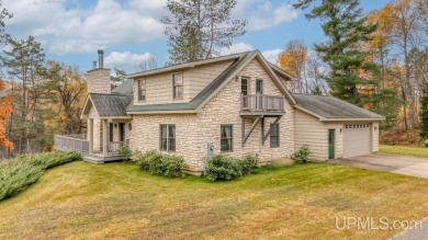 Menominee River Home For Sale in Iron Mountain Michigan