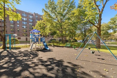 Very Sunny and Spacious Corner Apartment in the Exclusive - photo 16