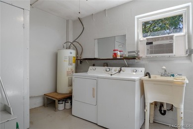 Nestled on approximately 1.6 acres in Homosassa, this charming - photo 21
