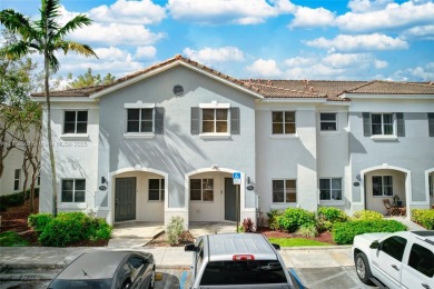 Lake Townhome/Townhouse For Sale in Homestead, Florida