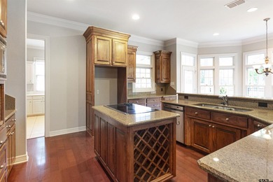 Welcome to this beautifully updated 5-bedroom, 4-bathroom home - photo 12