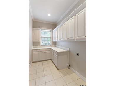 Welcome to this beautifully updated 5-bedroom, 4-bathroom home - photo 13