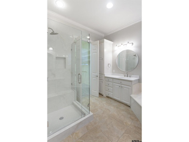 Welcome to this beautifully updated 5-bedroom, 4-bathroom home - photo 17