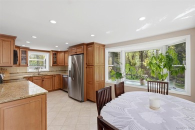 Welcome to 26 Woodchuck Lane in Setauket, located in the highly - photo 19