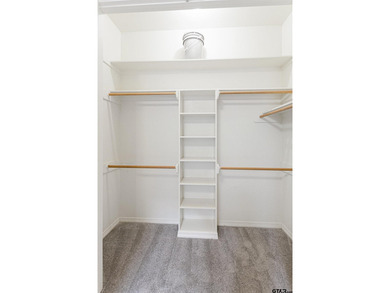 Welcome to this beautifully updated 5-bedroom, 4-bathroom home - photo 21