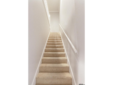 Welcome to this beautifully updated 5-bedroom, 4-bathroom home - photo 23