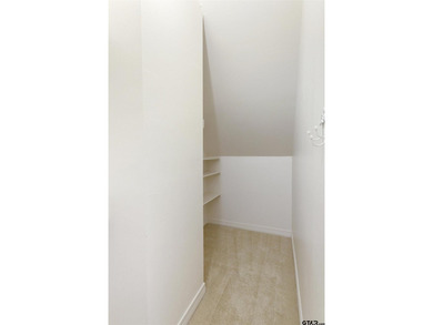 Welcome to this beautifully updated 5-bedroom, 4-bathroom home - photo 29