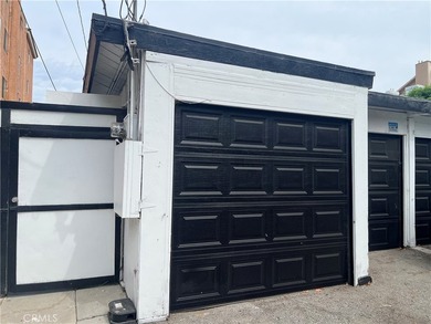 This property is located along Venice Blvd and features 5 units - photo 30