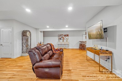 Price Reduced! Discover the perfect blend of comfort, elegance - photo 32