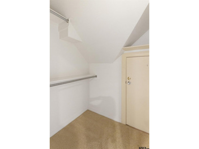 Welcome to this beautifully updated 5-bedroom, 4-bathroom home - photo 32