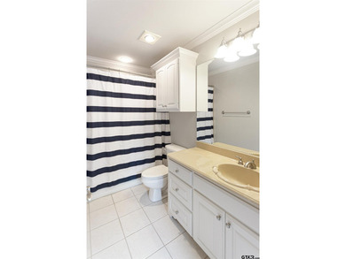 Welcome to this beautifully updated 5-bedroom, 4-bathroom home - photo 33