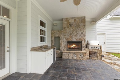 Welcome to this beautifully updated 5-bedroom, 4-bathroom home - photo 38