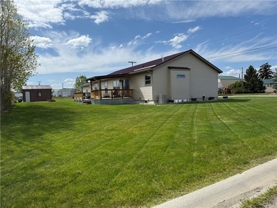 Beautifully maintained 3-bedroom, 2 full bath home offering - photo 3
