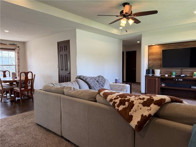 Beautifully maintained 3-bedroom, 2 full bath home offering - photo 8