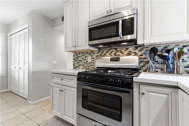 Picture your mornings starting in the custom updated kitchen - photo 3