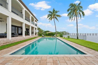 LUXURY RIVERFRONT LIVING. Custom Carlton-Naumann 6,394 Sq. ft - photo 22