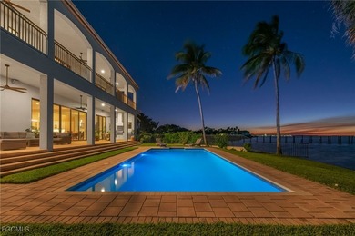 LUXURY RIVERFRONT LIVING. Custom Carlton-Naumann 6,394 Sq. ft - photo 23