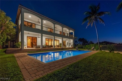 LUXURY RIVERFRONT LIVING. Custom Carlton-Naumann 6,394 Sq. ft - photo 24