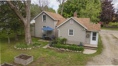 Adorable, updated & perfectly located, welcome to one of - photo 24