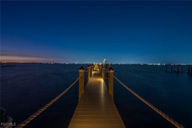 LUXURY RIVERFRONT LIVING. Custom Carlton-Naumann 6,394 Sq. ft - photo 25